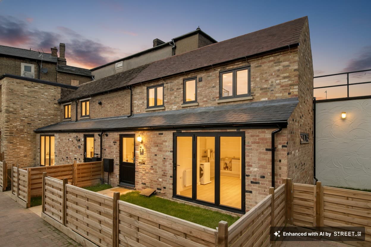 Yorks Mews, New Street, St. Neots, St. Neots, PE19 1AE