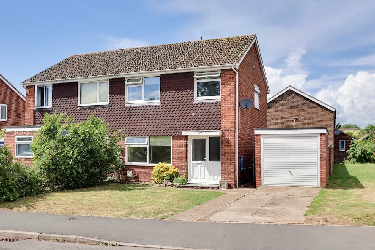 Hayling Avenue, Little Paxton, St. Neots, St. Neots, PE19 6HG